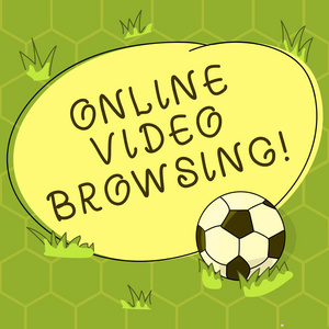 显示在线视频浏览的概念手写。商业照片展示了通过视频内容的互动过程足球球在草和空白圆形的照片