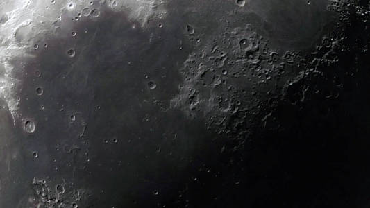 月球在外太空, 表面。