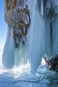 贝加尔湖的冰柱