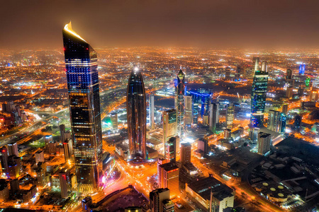 科威特年12月在科威特拍摄的科威特塔城市天际线在夜间发光
