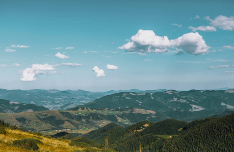 秋天美丽的山景。 Instagram老式电影过滤器