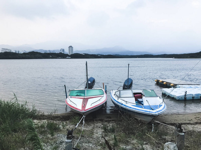 索克丘城湖上的小摩托艇。 韩国