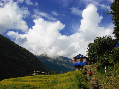 喜马拉雅景观与美丽的山景