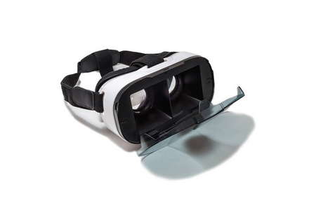 VRAR360虚拟现实眼镜纸板，用于手机在白色背景上隔离。 用于在3D空间观看旅游和娱乐电影的设备。