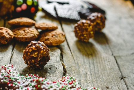 圣诞佳节，您可以享用我们的小甜饼和巧克力