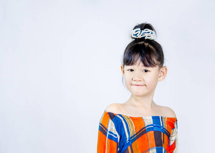 年轻可爱的亚洲小女孩的肖像