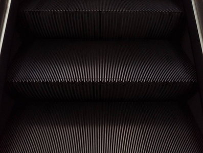 在地铁关闭自动扶梯图片