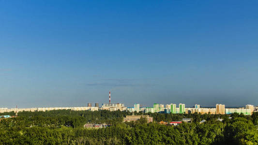 美丽的背景和景观和全景的白天城市和首都从屋顶以上的建筑广场公园。