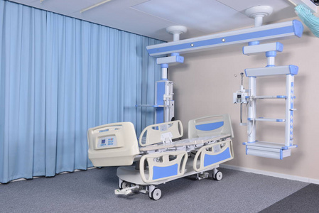 移动医院床下白色背景。医疗设备。医疗和医院服务技术..图像的背景，物体，复制空间，插图。