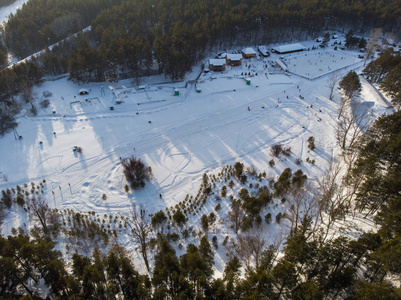 冬季滑雪基地鸟图图片