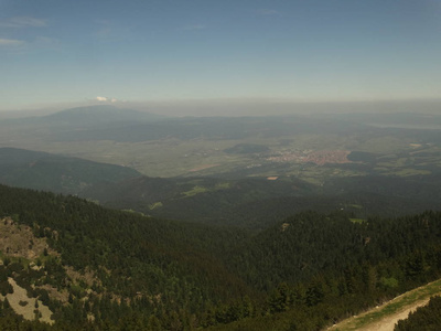 从拉利拉山的亚斯特雷贝斯峰俯瞰保加利亚