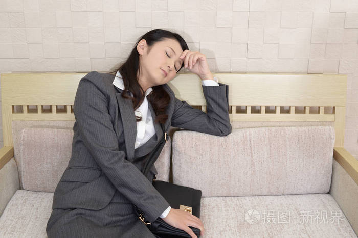 亚洲商界女性感到疲惫和压力