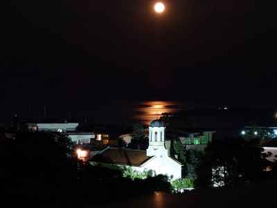 保加利亚萨雷沃月光下的教堂