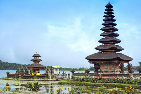 巴厘岛的乌伦丹努神庙