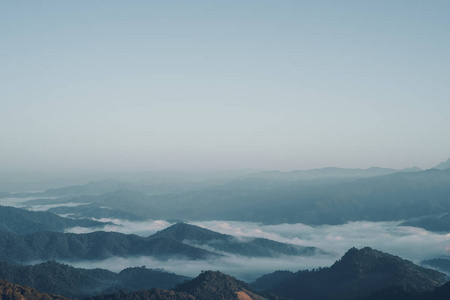 风景山，晨光熹微