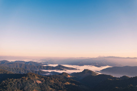 风景山，晨光熹微