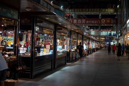 亚洲市场之夜