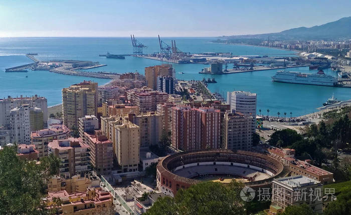 西班牙马拉加竞技场和港口的美丽景色