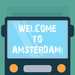概念笔迹显示欢迎来到阿姆斯特丹。商业照片展示问候人参观荷兰首都绘制的巴士平面前视图与窗盾反射