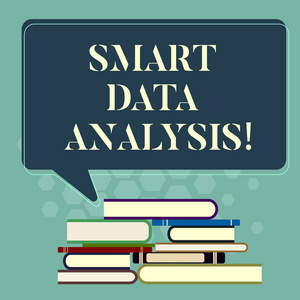 文字书写文本智能数据分析。收集和分析信息以做出更好的决策的业务概念硬装订图书的不均匀桩和空白矩形彩色语音气泡