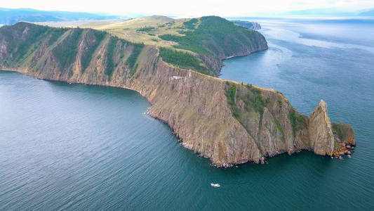 我的科博伊科博伊角。 俄罗斯贝加尔湖奥尔洪岛。 奥克洪岛最北端的无人机