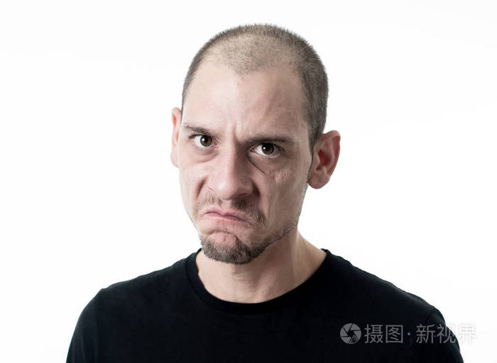 的情绪,面部表情和虐待,暴力和欺凌的概念中显得愤怒,咄咄逼人和疯狂