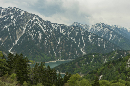 日本田山高寒航线雪山全景