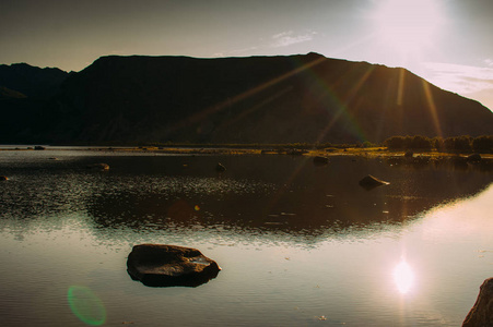 挪威洛福顿群岛Grunnforfjord附近的美丽景色