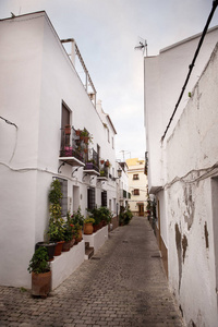 西班牙格拉纳达省阿尔穆内卡尔老城的街道和房屋