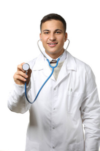男性医生使用白色背景听诊器
