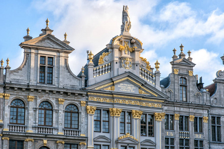 比利时布鲁塞尔。详细的房子的门面在大地方和布鲁塞尔的历史广场和景点