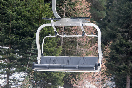 意大利奥斯塔谷滑雪场的滑雪缆车