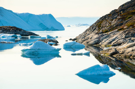格陵兰岛西海岸伊卢利萨特冰峡湾的大型冰山