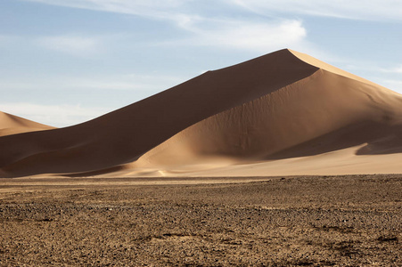 利比亚撒哈拉沙漠的橙色沙丘