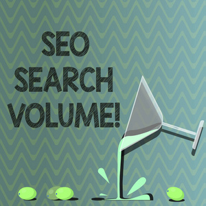 显示 seo 搜索卷的文本符号。使用飞溅葡萄和阴影照片搜索特定关键字鸡尾酒葡萄酒玻璃浇注液体的概念照片数量插画