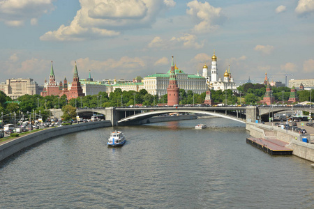 莫斯科河和莫斯科克里姆林宫。 俄罗斯首都的城市景观。