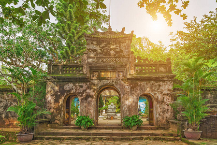 越南大南大理石山上的中国建筑寺盖茨黑岩洪洞