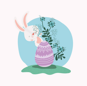 可爱的兔子与鸡蛋画和鲜花在花园里