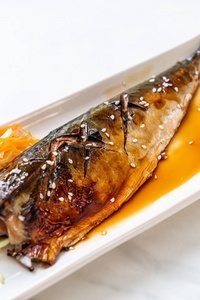 烤沙巴鱼排和日本菜式图片