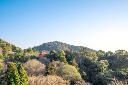 宫祖德拉地区自然景观有山有天。 日本