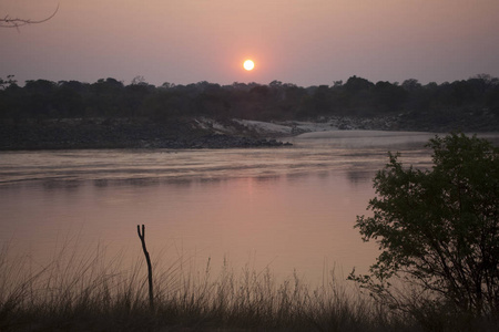 赞比亚赞比齐河日出在恩贡杰瀑布地区