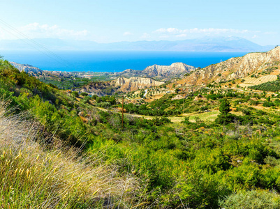 科林斯海湾和岩石的景色。 佩罗奔尼撒。 希腊。