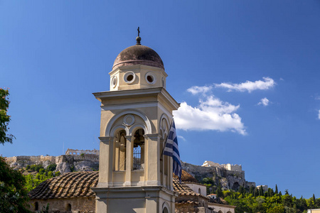 希腊首都雅典的城市景观。 莫纳斯提拉基广场教堂的钟楼。