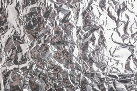 银皱箔闪亮的金属纹理背景包装纸壁纸装饰元素。 灰色铂金金属