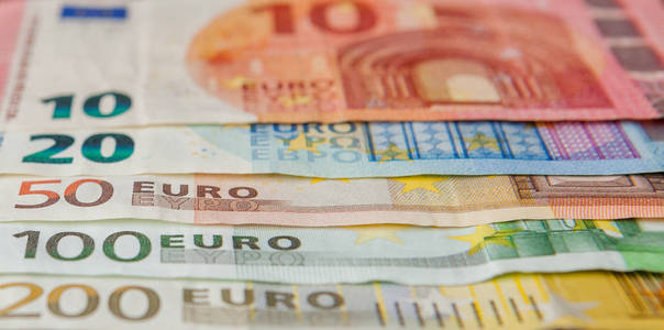 欧元货币。欧元现金背景。欧元货币。背景从不同的欧元纸币关闭。