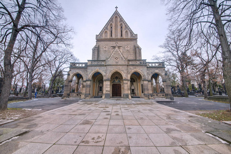 s cemetery in Prague 10.