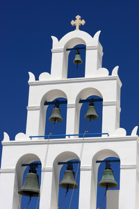 市中心的希腊教堂钟楼