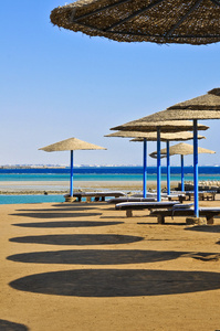 关于埃及海滩草帽遮阳伞