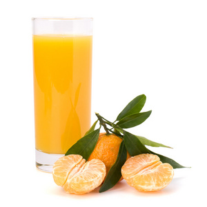 橘子和果汁玻璃