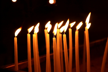 教堂蜡烛图片